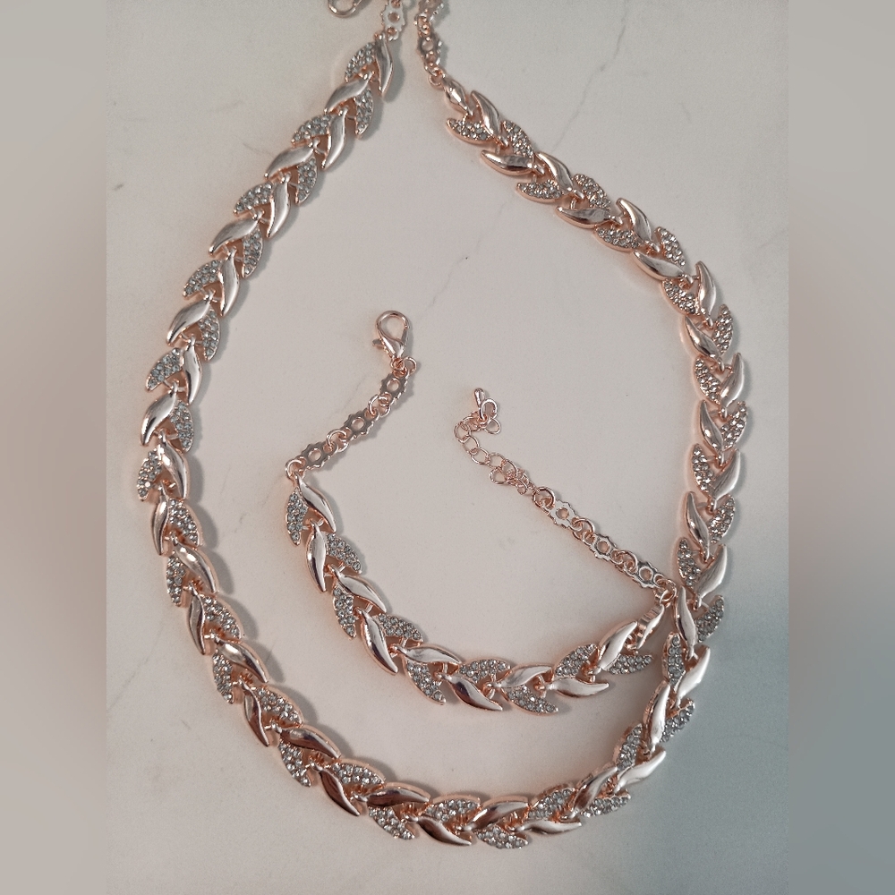 New Cubic Zirconia Gold Plated necklace and bracelet set   🎁